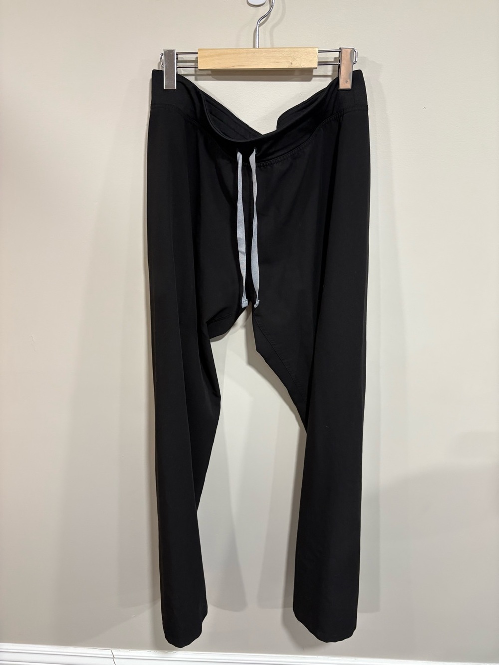 Figs woman’s Livingston Black scrub pants with White Drawstring